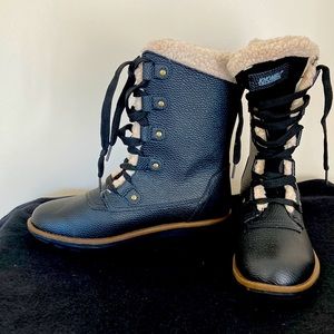 NWOT KHOMBU LACE UP Boots